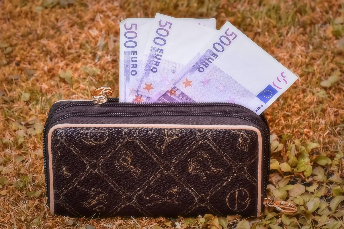 Le code money : fixer un montant exact, la triche que peu expliquent