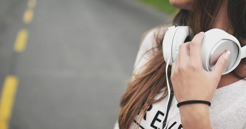 La précision selon les genres musicaux et le bruit ambiant