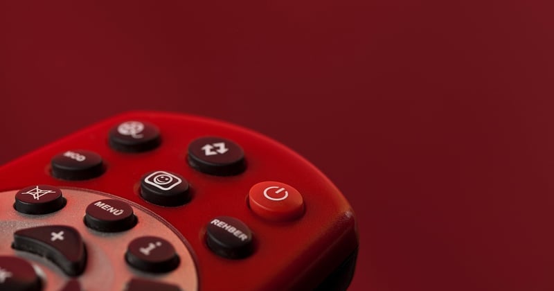 Comment allumer sa Freebox sans télécommande : la méthode simple